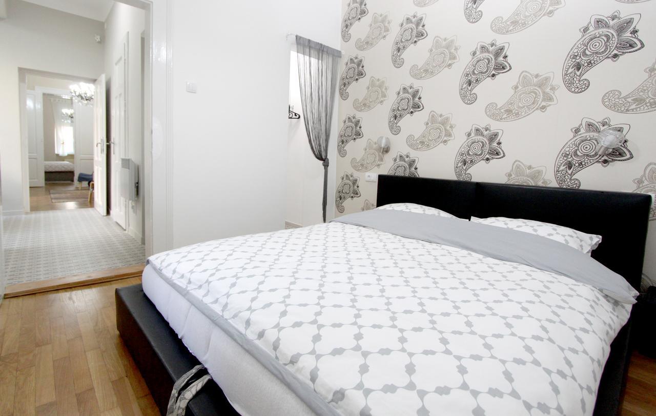 City Center Apartment Mika Belgrad Exteriör bild