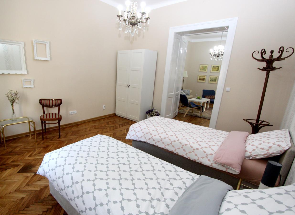 City Center Apartment Mika Belgrad Exteriör bild