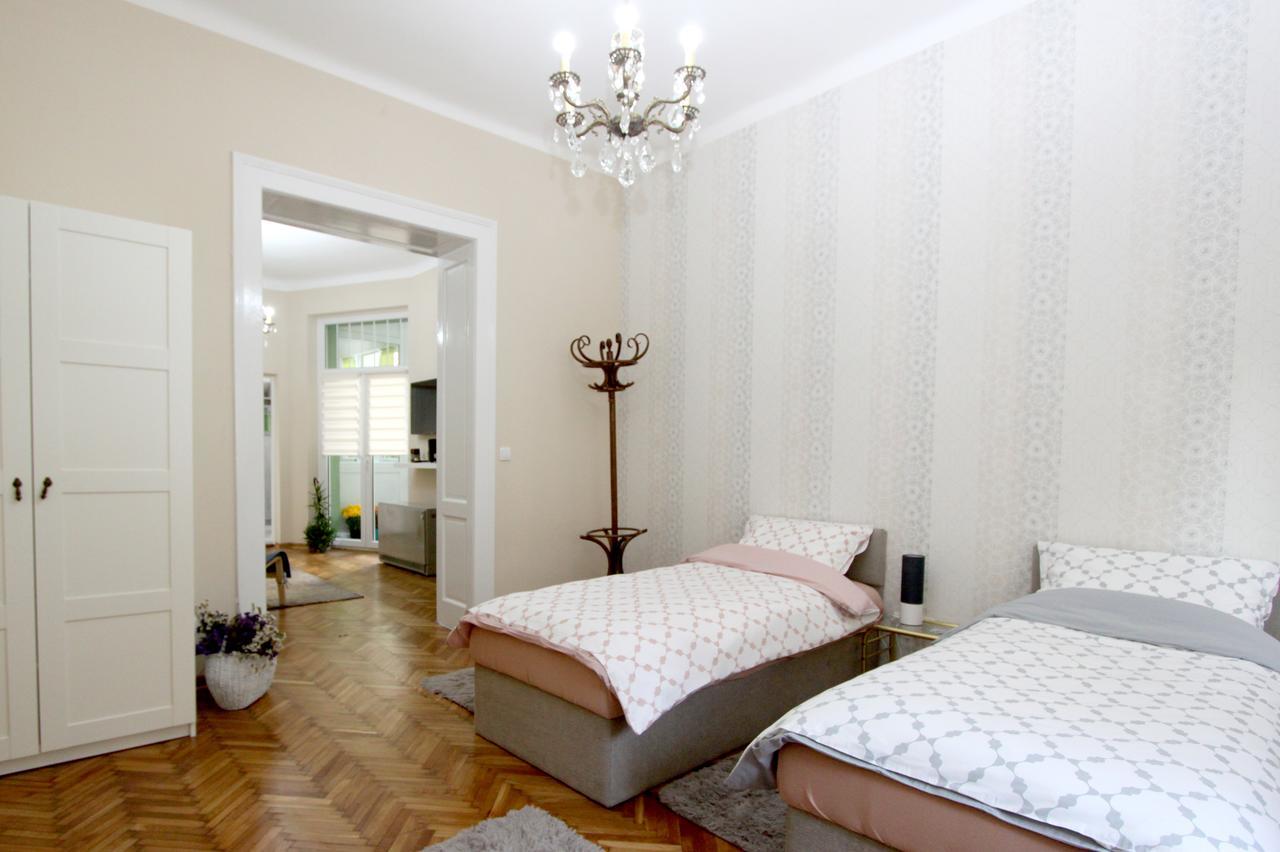 City Center Apartment Mika Belgrad Exteriör bild