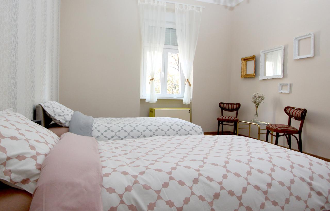 City Center Apartment Mika Belgrad Exteriör bild
