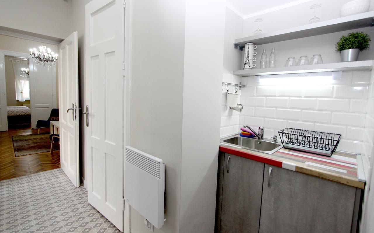 City Center Apartment Mika Belgrad Exteriör bild
